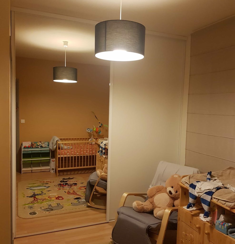 Dressing double porte coulissante avec miroir sur une porte