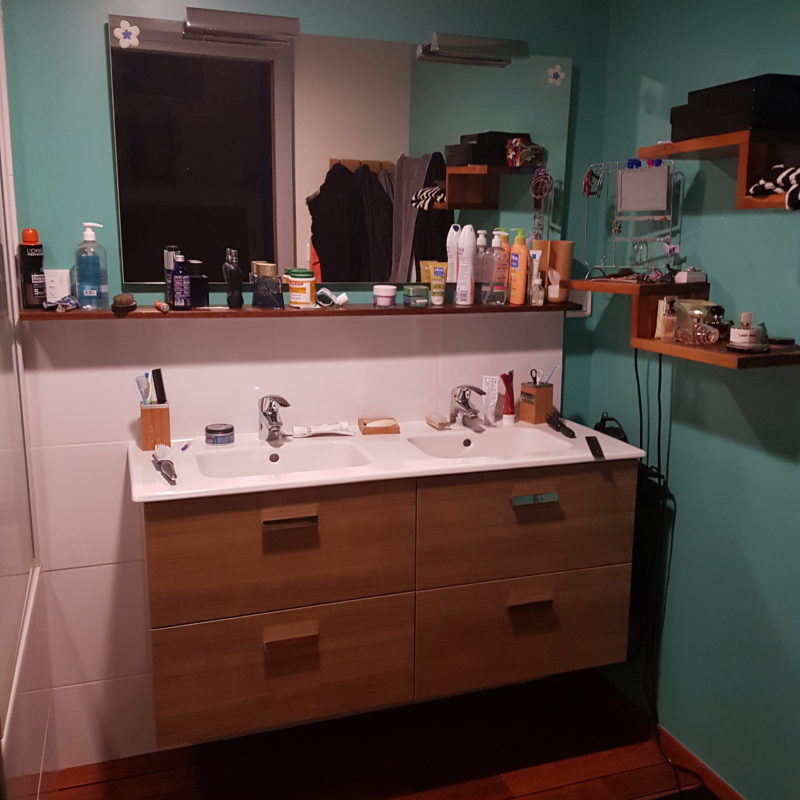 Meuble de salle de bain avec double lavabo intégré